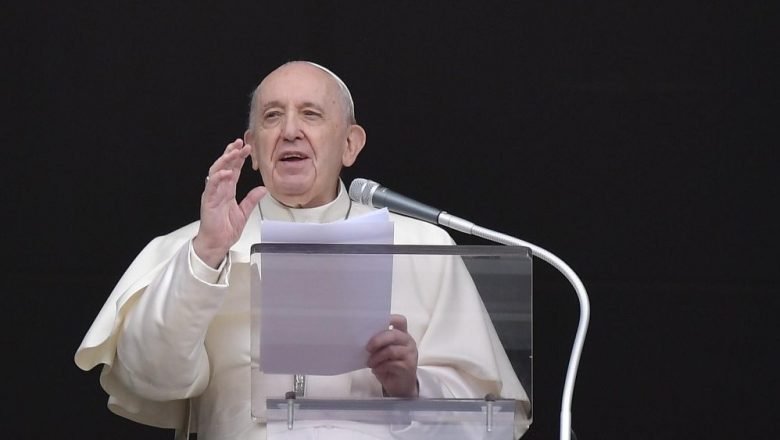 O Papa: “Uma vida verdadeiramente cristã testemunha Cristo”
