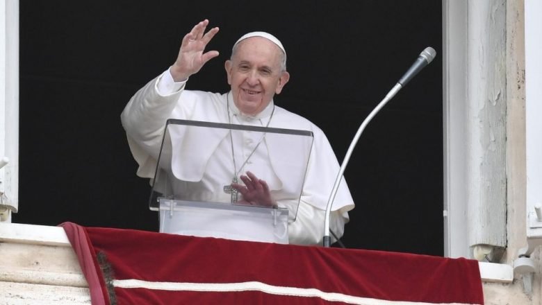 Papa: a exemplo de Pedro e Paulo, abandonar as máscaras por Igreja mais missionária