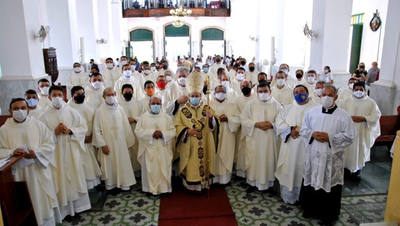 DIOCESE DE SOBRAL CELEBRA MISSA DO CRISMA E BÊNÇÃO DOS SANTOS ÓLEOS