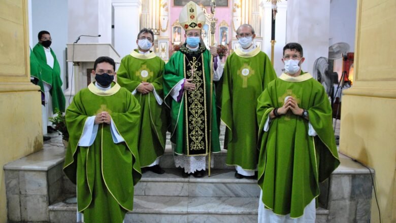 DOM VASCONCELOS CELEBRA 6 ANOS DA SUA POSSE CANÔNICA NA DIOCESE DE SOBRAL