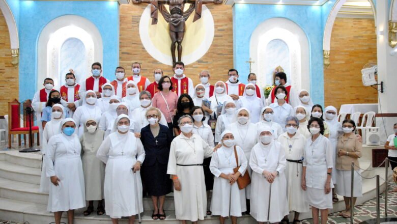 SERVO DE DEUS, MONSENHOR JOAQUIM ARNÓBIO: A mãe do Socorro celebra seu filho Servo de Deus
