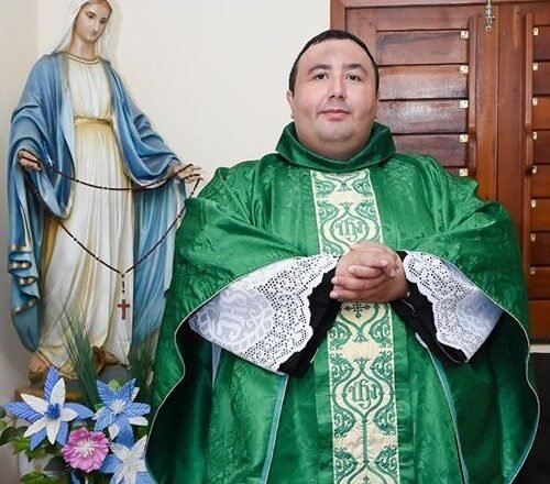 Padre Francisco de Assis Neto, da Paróquia do Jordão, recebe título de cidadania sobralense