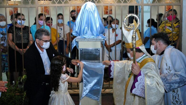 Paróquia Nossa Senhora de Fátima inaugura busto em homenagem a Monsenhor Aloysio Pinto