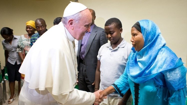 Papa: os refugiados são o sinal e o rosto da esperança