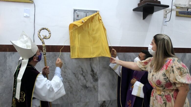 PARÓQUIA DE NOSSA SENHORA DO PERPÉTUO SOCORRO EM MASSAPÊ, REALIZA RITO DE DEDICAÇÃO DE IGREJA E SAGRAÇÃO DO ALTAR