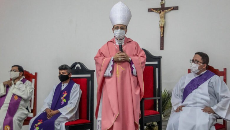 Dom Vasconcelos realiza visita pastoral a Área Missionária São Pedro em Acaraú