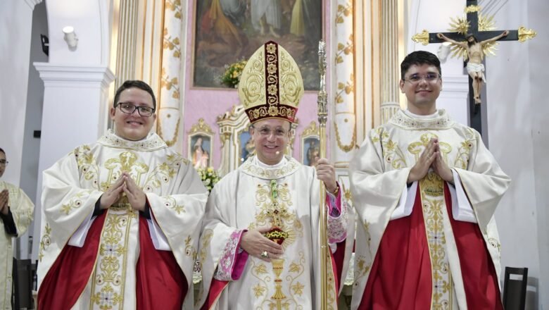 Dom Vasconcelos ordena dois novos Padres para a Diocese de Sobral