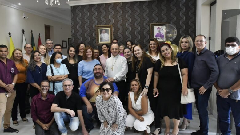 Cúria Diocesana acolhe Dom Vasconcelos e celebra seu aniversário natalício