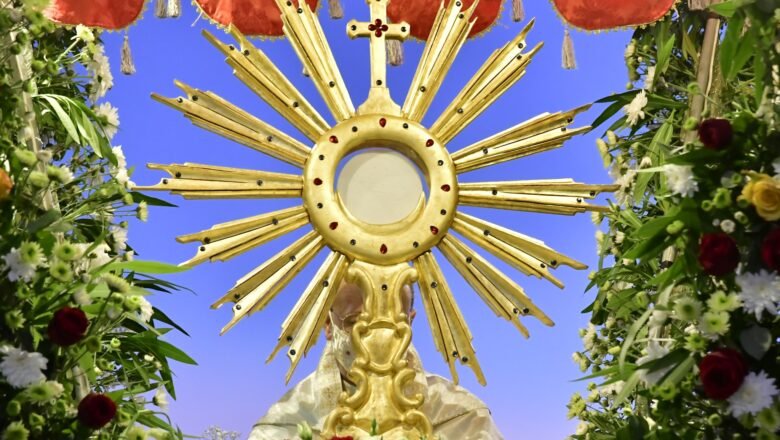 Corpus Christi: Multidão participa de solene celebração na Catedral da Sé em Sobral