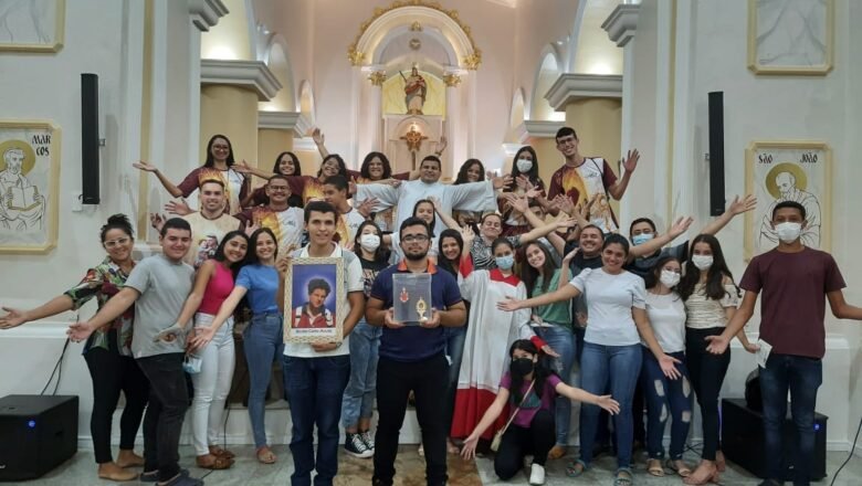 Paróquia de Santa Quitéria recebe relíquia de Carlo Acutis para peregrinação