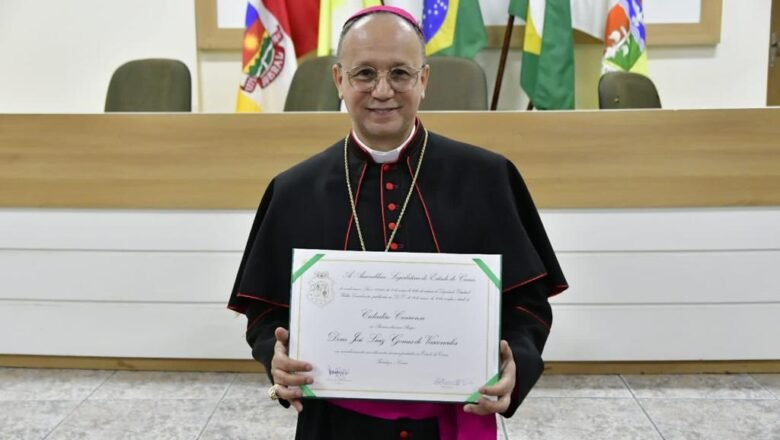 Dom Vasconcelos celebra 33 anos de Ordenação Presbiteral e recebe Título de Cidadão Cearense em sessão solene