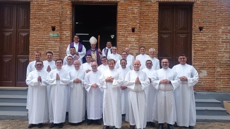 Vocacionados ao Diaconato Permanente são instituídos leitores por Dom Vasconcelos