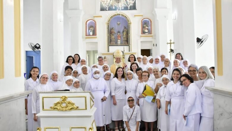 Missionárias Reparadoras do Sagrado Coração de Jesus renovam votos