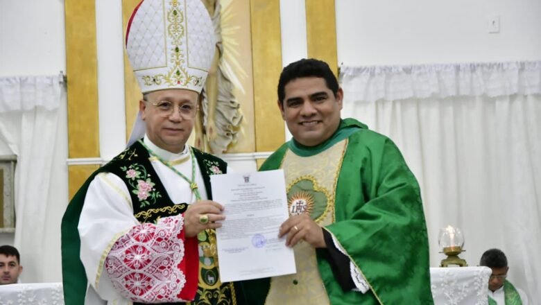 Em clima de festa, Pe. Elmir Gomes é empossado como novo administrador paroquial da Paróquia de Martinópole