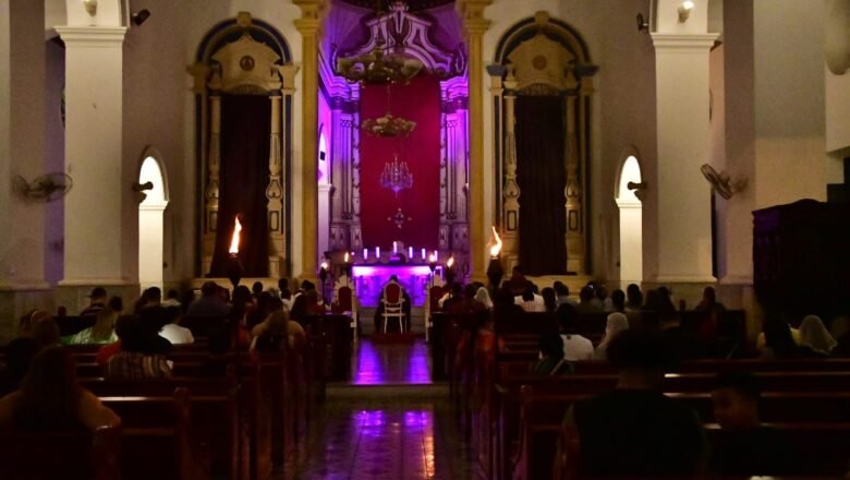 Semana Santa: Em Sobral, fiéis católicos participam de ritos que antecedem o tríduo pascal
