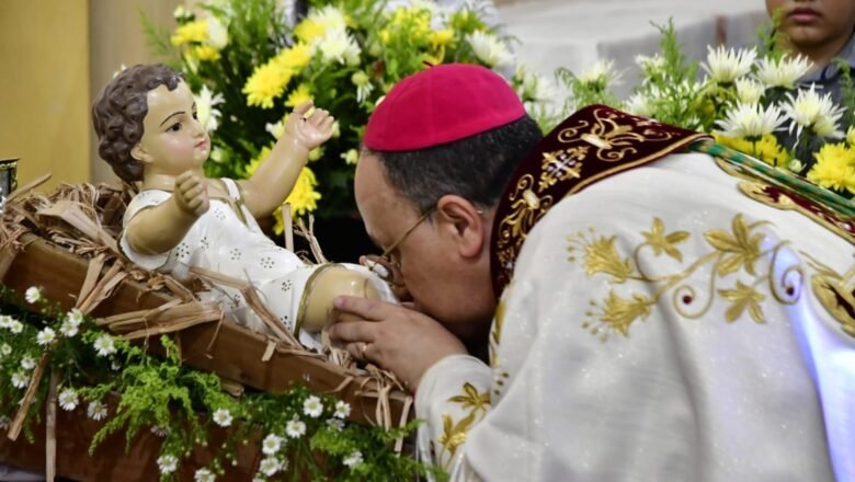 Dom Vasconcelos preside Vigília do Natal do Senhor na Catedral