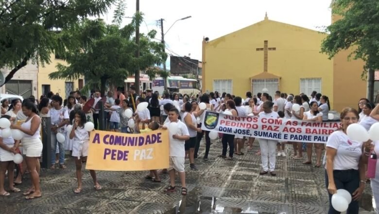 População realiza caminhada pela Paz em bairros de Sobral