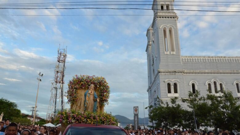 Abertura do Mês Mariano: Paróquias celebram “Despertar com Maria”