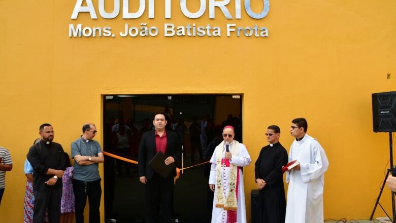 Em Jaibaras, auditório é inaugurado em homenagem ao Monsenhor João Batista Frota
