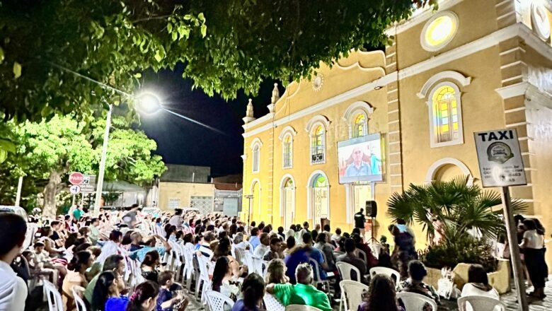 Exibição do Documentário “Percursos da Fé: A Jornada de Padre Manoel Valdery da Rocha” é Celebrada com Sucesso em Cruz