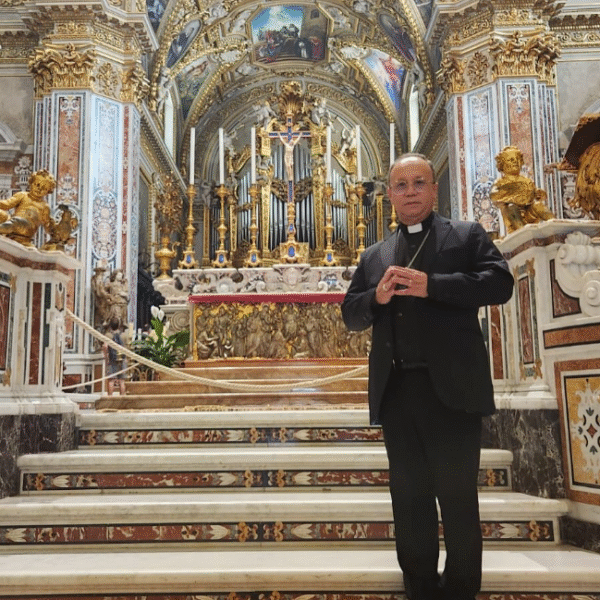 Dom Vasconcelos, bispo diocesano de Sobral, esteve em peregrinação ao Mosteiro de Monte Cassino, na Itália