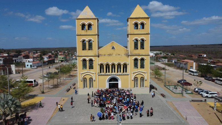 Paróquias da Região Episcopal do Vale do Acaraú se reúnem em Marco para celebrar o Jubileu com caminhada, memória e fé