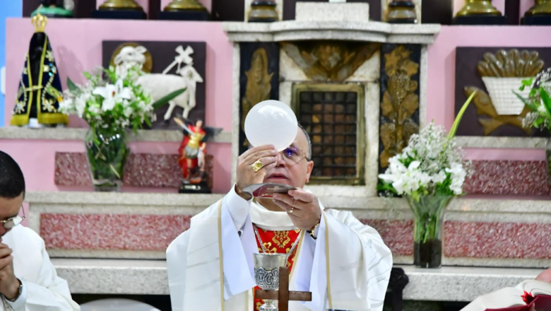 Sob o olhar materno de Nossa Senhora Auxiliadora, Santa Missa em Ação de Graças reúne comunidade hospitalar em Sobral